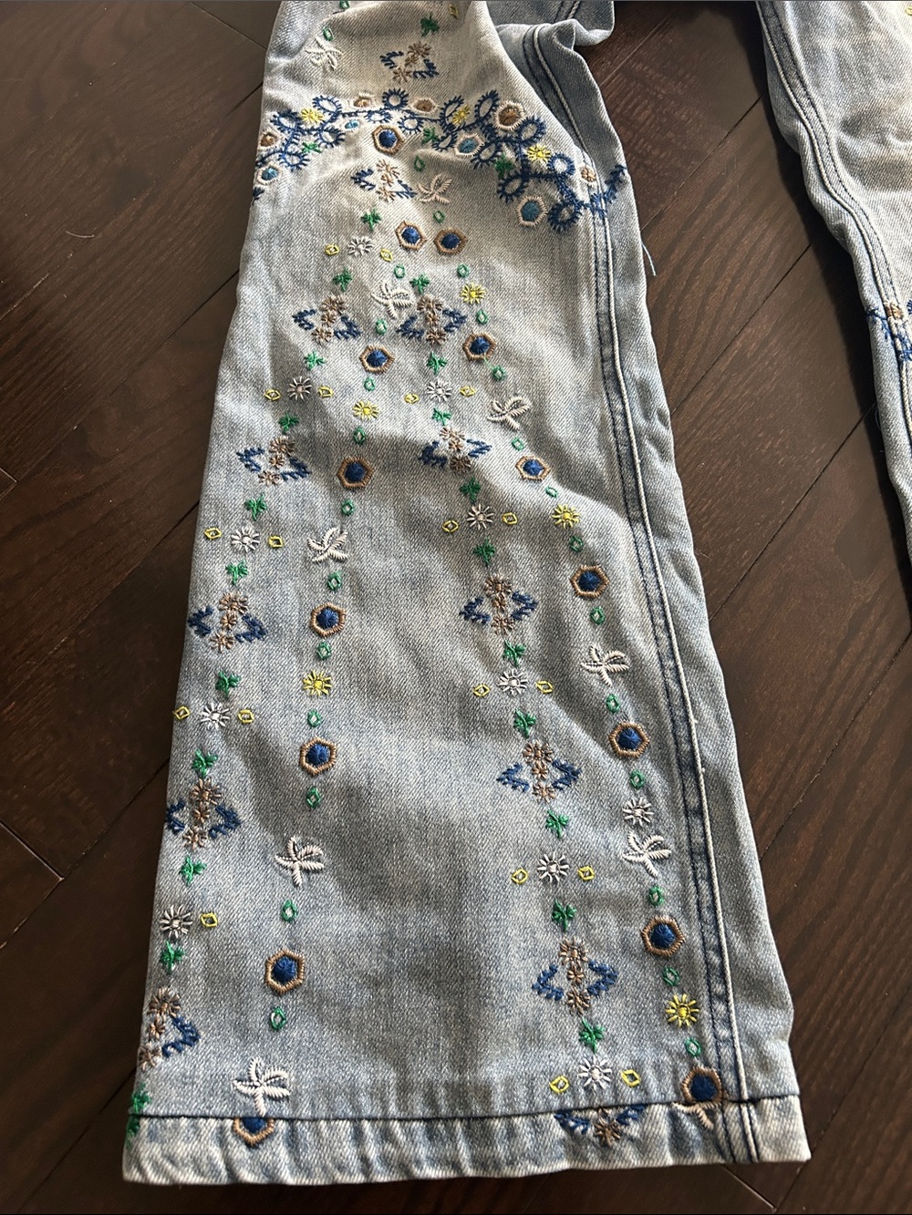 We The Free-Embellished Flare Star Jeans 🌟 - Picture 14 of 15